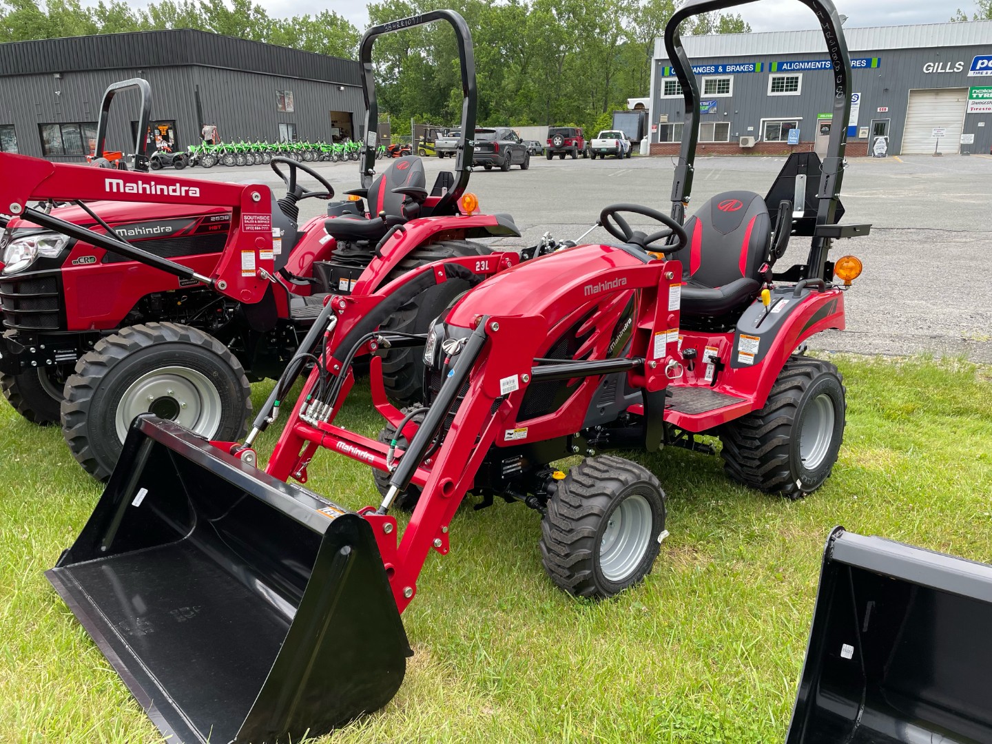 2023-mahindra-emax-20s-hst-with-loader-south-side-sales-power